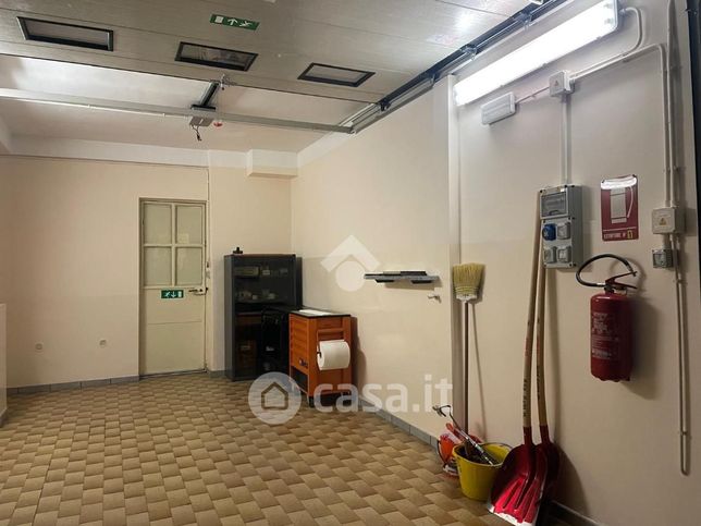 Garage/posto auto in residenziale in Via Umberto I 33