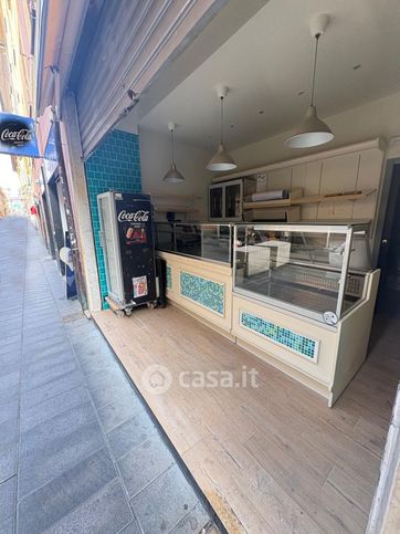 Attivitã /licenza (con o senza mura) in commerciale in Via Sestri 35