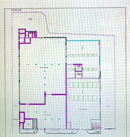 Capannone in commerciale in 