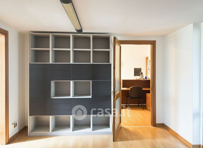 Ufficio in commerciale in Via dei Palumbo 55