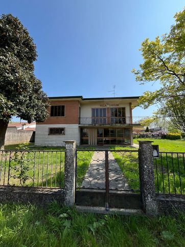 Casa indipendente in residenziale in Via Olmo