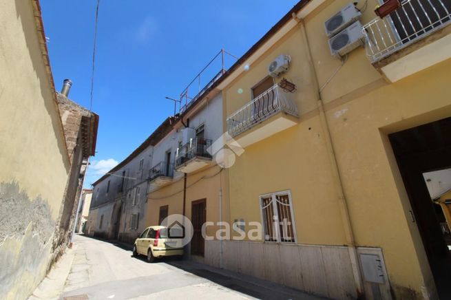 Rustico/casale in residenziale in Via Don Francesco Mingione 6