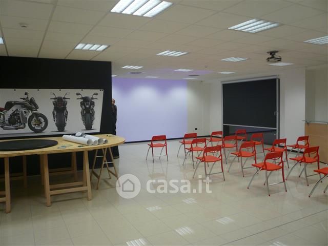 Ufficio in commerciale in Via Capriccio