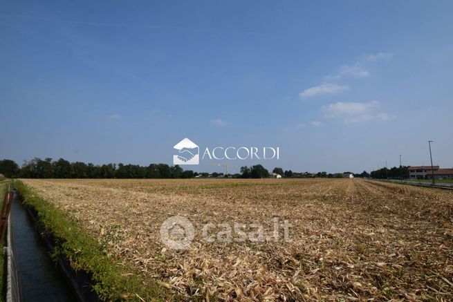 Terreno agricolo in commerciale in 