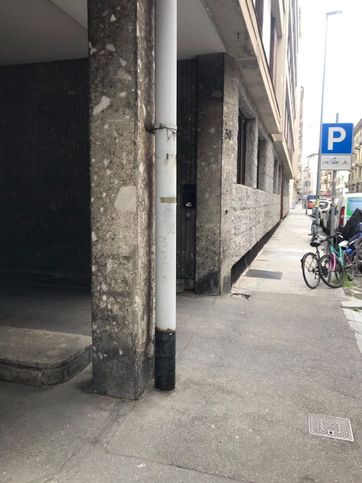 Box/posto auto in residenziale in Via Vincenzo Monti 28