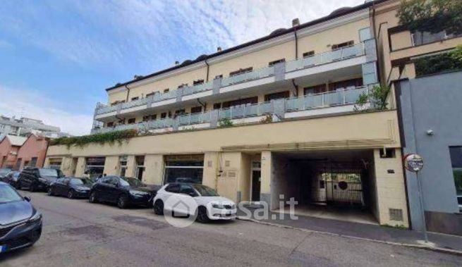 Box/posto auto in residenziale in Via Giuseppe Candiani