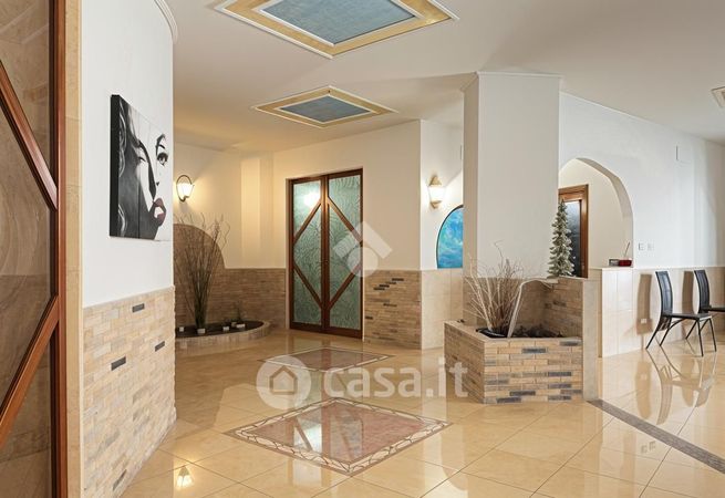 Appartamento in residenziale in Viale Manfredi 56