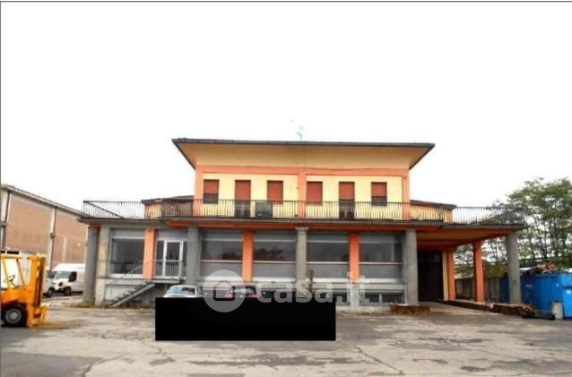 Capannone in commerciale in Via Milano 9