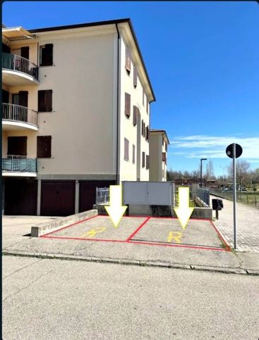 Garage/posto auto in residenziale in Via C. Tolomeo 4