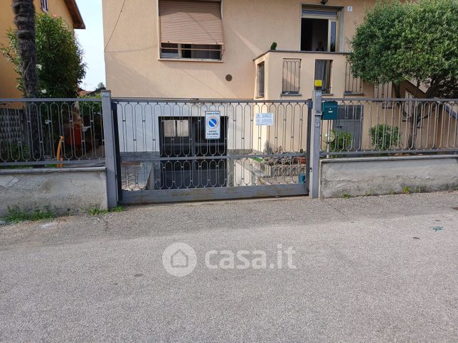 Capannone in commerciale in