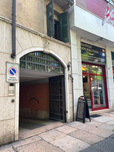 Box/posto auto in residenziale in Via della Valverde