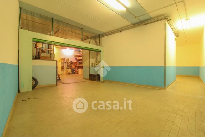 Capannone in commerciale in Via Achille Muzio