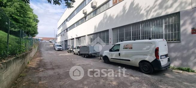 Capannone in commerciale in Via dei Lapidari 13