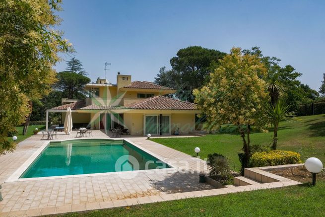 Villa in residenziale in Largo Olgiata 15