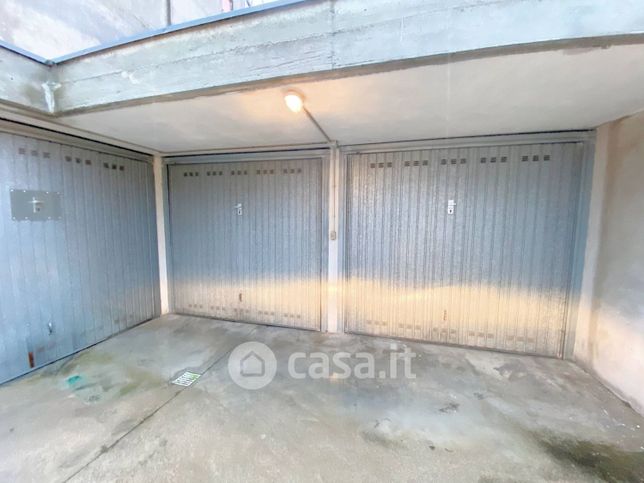 Garage/posto auto in residenziale in Via Monti Lessini