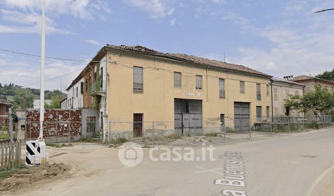 Capannone in commerciale in Via Buenos Aires 162