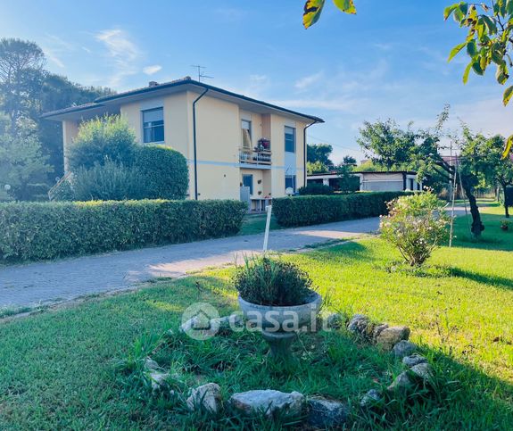 Casa bi/trifamiliare in residenziale in Via dei Poggi