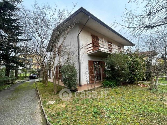 Casa indipendente in residenziale in 