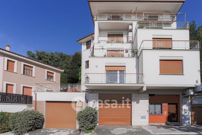 Appartamento in residenziale in Via Eliano 65