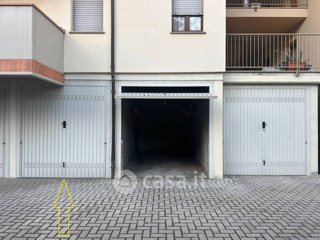 Garage/posto auto in residenziale in Via Enrico de Nicola