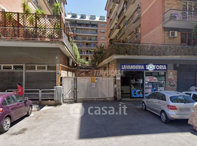 Garage/posto auto in residenziale in Via Marco Papio 16