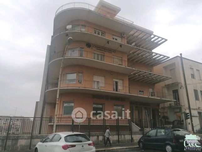 Ufficio in commerciale in Via Roma