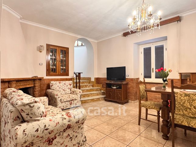 Casa indipendente in residenziale in Via Achille Grandi 27