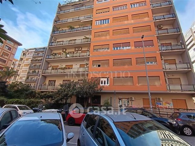 Box/posto auto in residenziale in Via Giacinto Carini