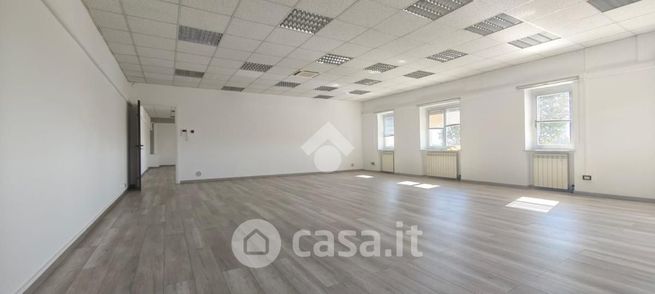 Capannone in commerciale in Via Asti 69