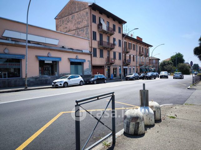 Attivitã /licenza (con o senza mura) in commerciale in Via Fratelli Rosselli 63