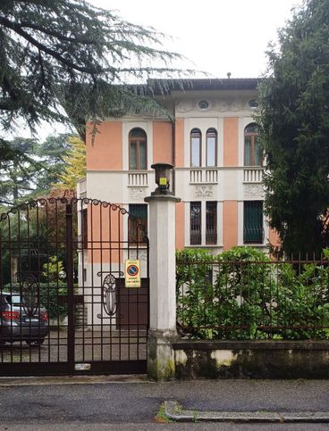 Villa in residenziale in Via Gabriele D'Annunzio