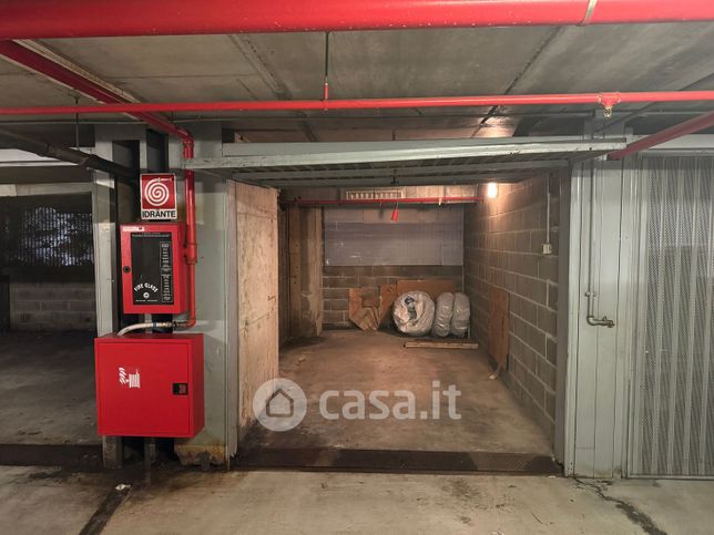 Box/posto auto in residenziale in Piazza della Pace