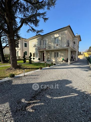 Villa in residenziale in 