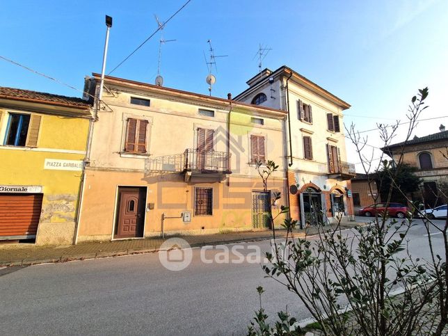 Casa indipendente in residenziale in Piazza Giuseppe Garibaldi