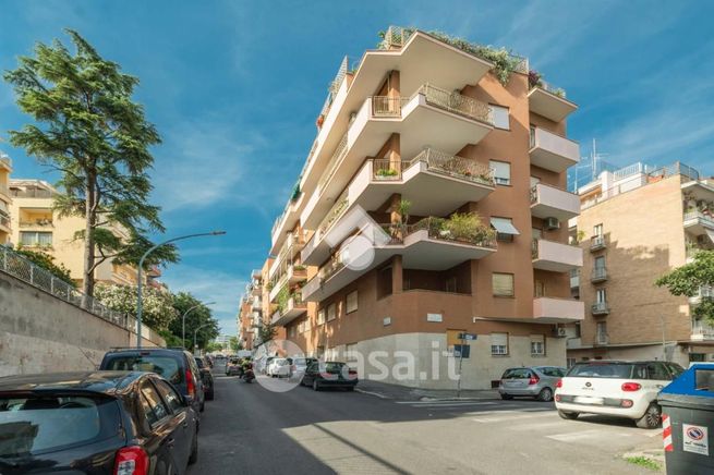 Appartamento in residenziale in Via Attilio Friggeri 31