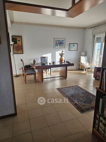 Appartamento in residenziale in Via Ugo Foscolo 56
