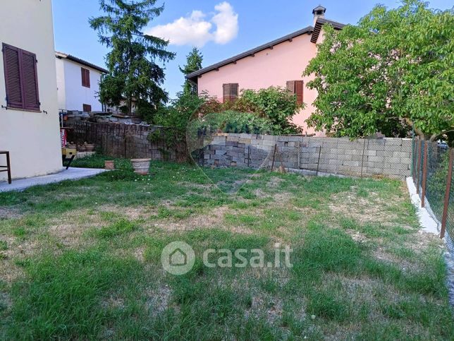 Casa bi/trifamiliare in residenziale in Strada Senza Nome