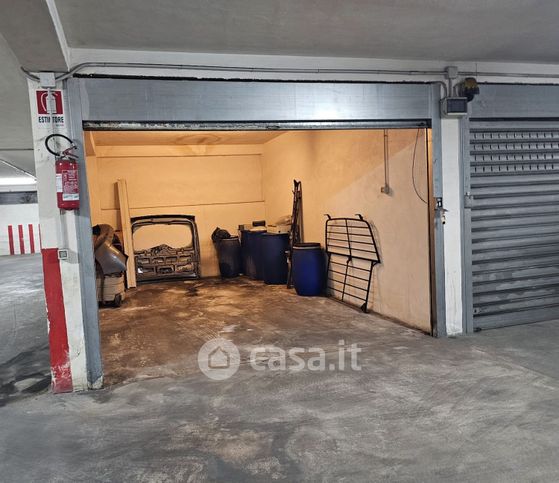 Box/posto auto in residenziale in Via Francesco Nola