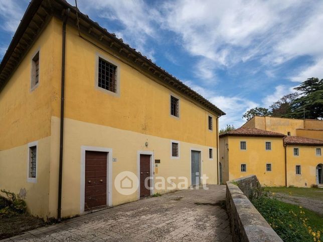 Villa in residenziale in Piazza Cesare Battisti 5