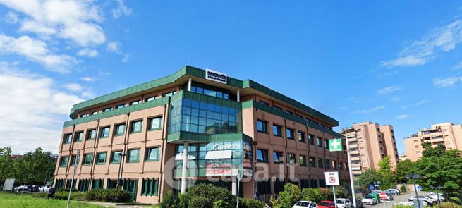 Ufficio in commerciale in 