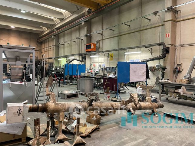 Capannone in commerciale in Strada Privata Oglio 14