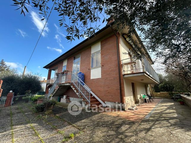 Casa indipendente in residenziale in Sanfatucchio