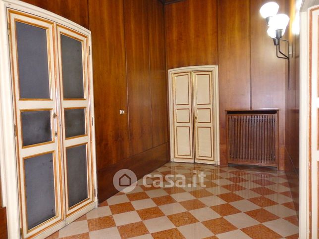 Ufficio in commerciale in 