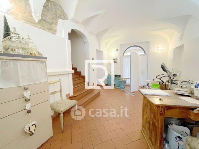 Ufficio in commerciale in 