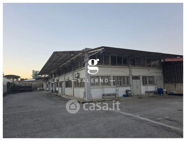 Capannone in commerciale in Via Zanzella della Porta