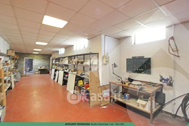 Capannone in commerciale in Via Pace 1 B