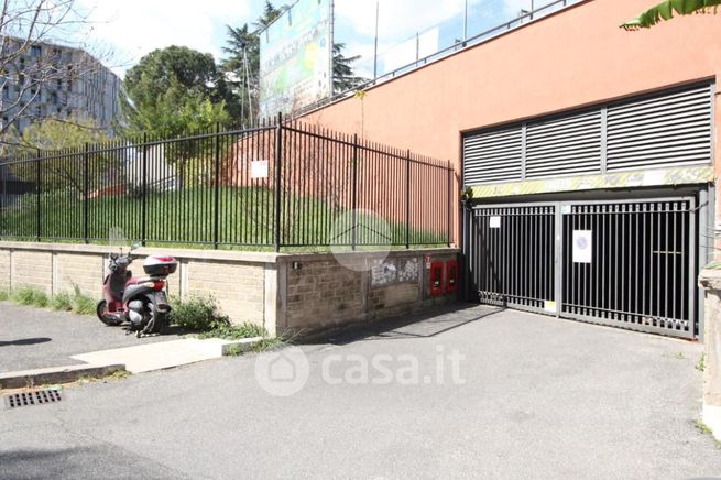 Garage/posto auto in residenziale in Via Teodorico 39