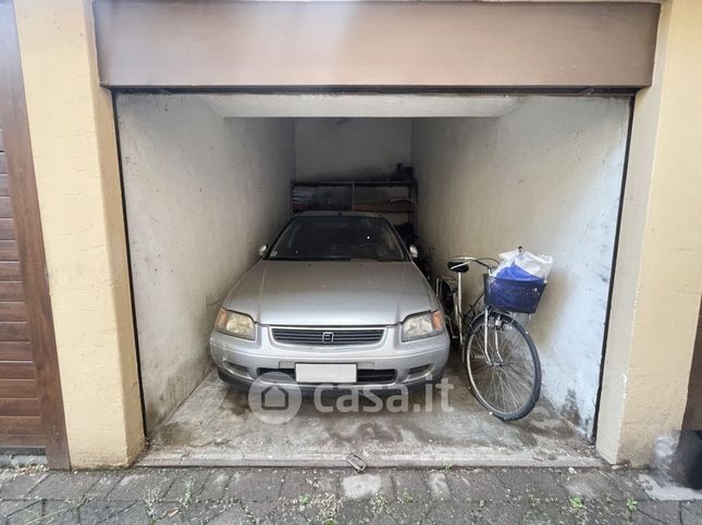 Box/posto auto in residenziale in Via Roma