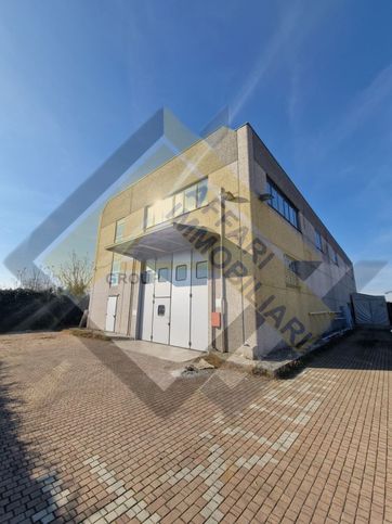 Capannone in commerciale in Via Chaniac