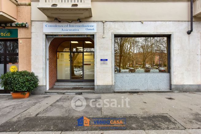 Negozio/locale commerciale in commerciale in Piazza Tancredi Galimberti 18